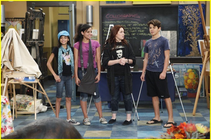 selena-gomez-david-henrie-extreme-makeover-magic-08