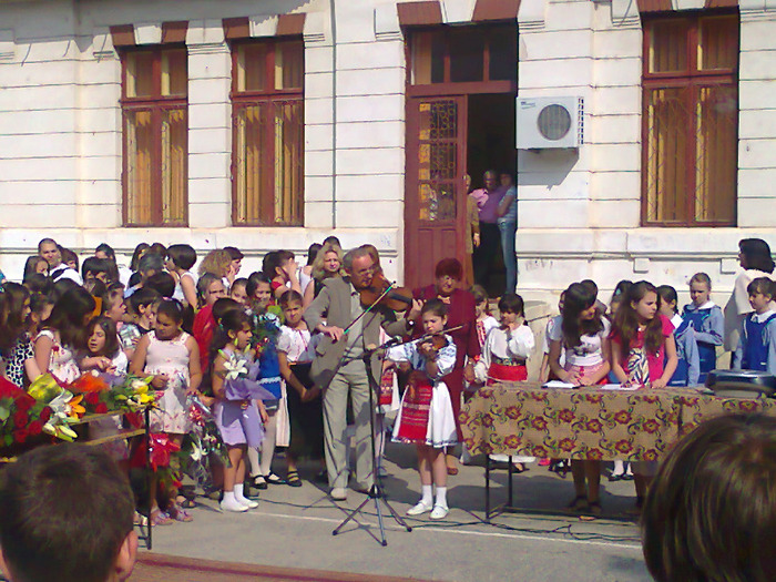Fotografie0824 - Festivitate sfarsit de an scolar 2010 - 2011