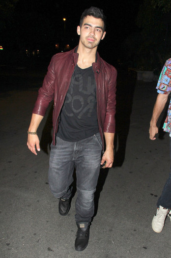 Joe+Jonas+Joe+Jonas+PINZ+Bowling+Center+Studio+-3JCbc-mOZvl - Joe Jonas at PINZ Bowling Center in Studio City