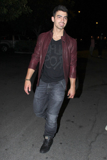 Joe+Jonas+Joe+Jonas+PINZ+Bowling+Center+Studio+OfQNG1VSGhQl - Joe Jonas at PINZ Bowling Center in Studio City