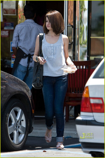 selena-gomez-whisper-cafe-05