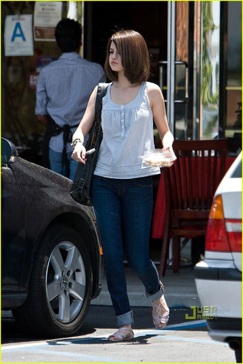 selena-gomez-whisper-cafe-10