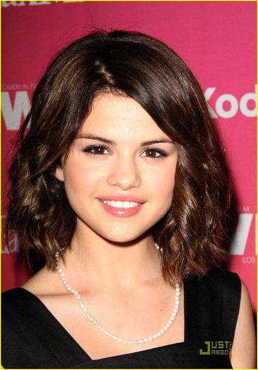 selena-gomez-women-film-14