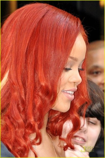 Rihanna (30) - x - Rihanna