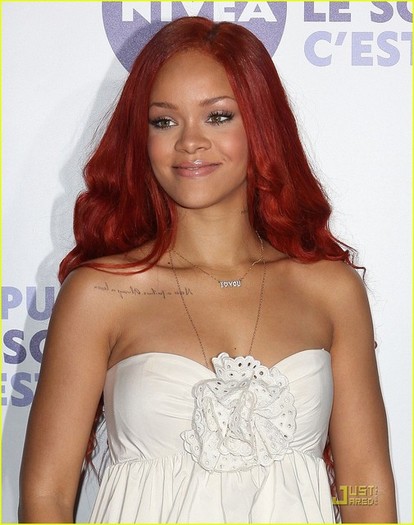 Rihanna (35)