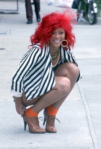 Rihanna (74)