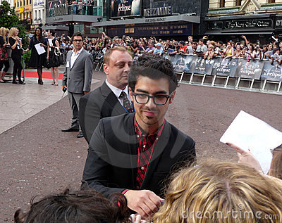 joe-jonas-at-twilight-eclipse-premiere-thumb15346952 - joe jonas-dreamstime com