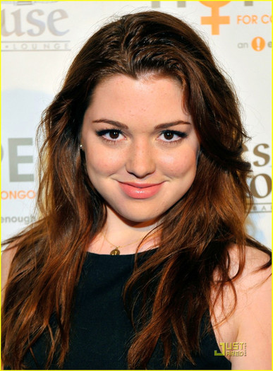 selena-gomez-jennifer-stone-congo-07 - Selena Gomez and Jennifer Stone are Congo Cute