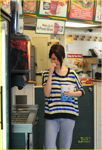 selena-gomez-subway-silly-02