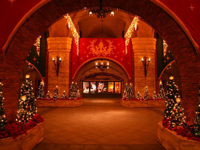 Christmas-at-Disney-21-ILU6K5E2IN-1024x768