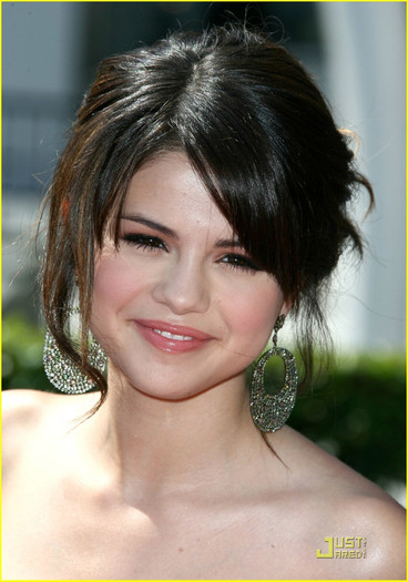 selena-gomez-creative-arts-emmys-11 - Selena Gomez - Creative Arts Emmys 2009