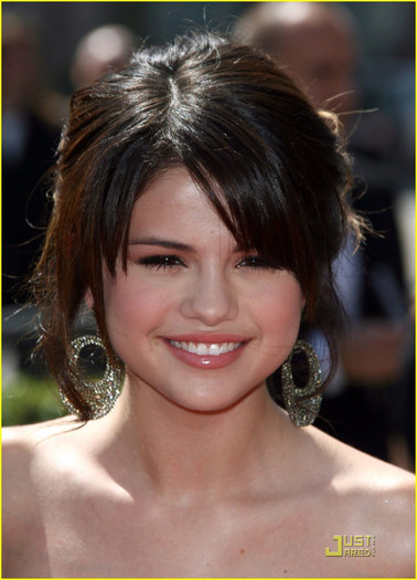 selena-gomez-creative-arts-emmys-14 - Selena Gomez - Creative Arts Emmys 2009