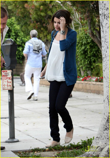 selena-gomez-sushi-sweet-13