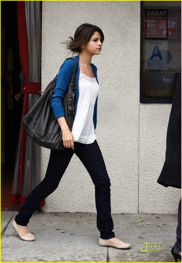 selena-gomez-sushi-sweet-16