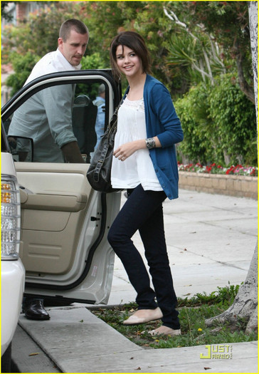 selena-gomez-sushi-sweet-18