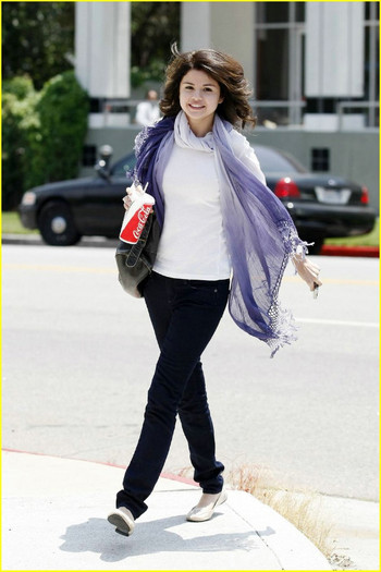 selena-gomez-baja-fresh-beauty-12