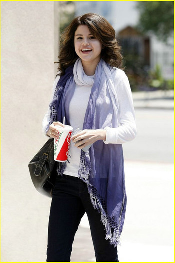 selena-gomez-baja-fresh-beauty-15