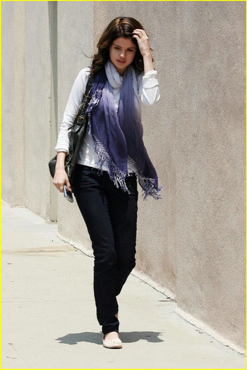 selena-gomez-baja-fresh-beauty-17