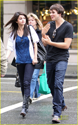 selena-gomez-hutch-dano-07 - Selena Gomez Hangs with Hutch Dano