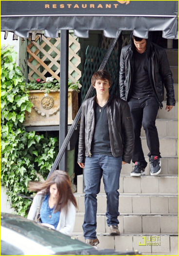 selena-gomez-hutch-dano-08 - Selena Gomez Hangs with Hutch Dano