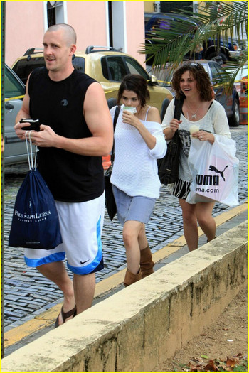 selena-gomez-san-juan-sight-seeker-08 - Selena Gomez  San Juan Sightseeing