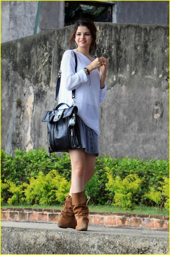 selena-gomez-san-juan-sight-seeker-11 - Selena Gomez  San Juan Sightseeing