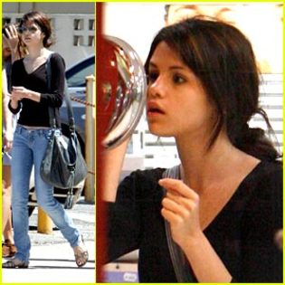 selena-gomez-makeup-counter