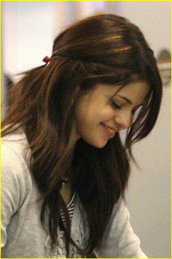 selena-gomez-lsat-study-06 - Selena Gomez is LSAT Lovely