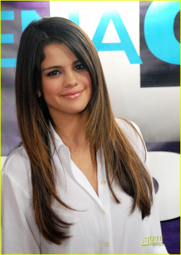 selena-gomez-who-says-platinum-12