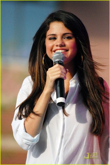 selena-gomez-who-says-platinum-13