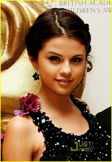 selena-gomez-bafta-awards-01 - Selena Gomez is Matthew Williamson Magical