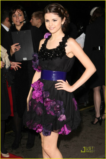 selena-gomez-bafta-awards-09 - Selena Gomez is Matthew Williamson Magical