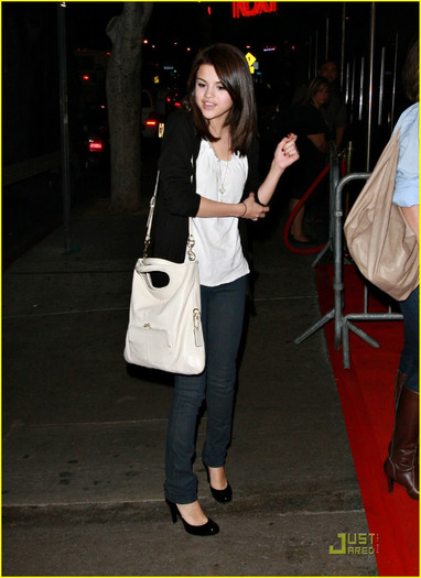 selena-gomez-jake-austin-77kids-04 - Selena Gomez Sneaks Into The Roxy