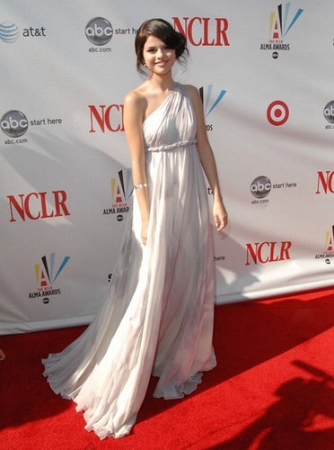 selena-gomez-20080904-451952