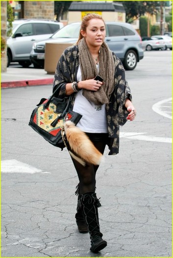 miley-cyrus-brunch-beas-10