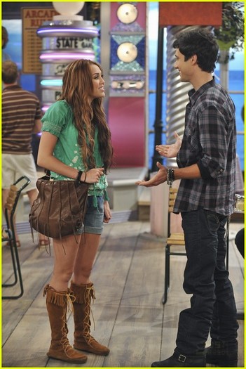 miley-cyrus-jay-leno-remember-hm-25
