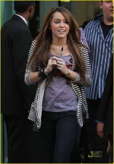 miley-cyrus-radio-disney-01