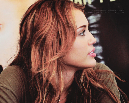 QGpAg - disney actress 2