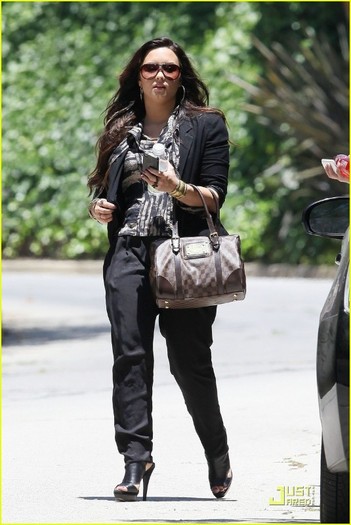 demi-lovato-lunchtime-lady-06 - disney actress 2
