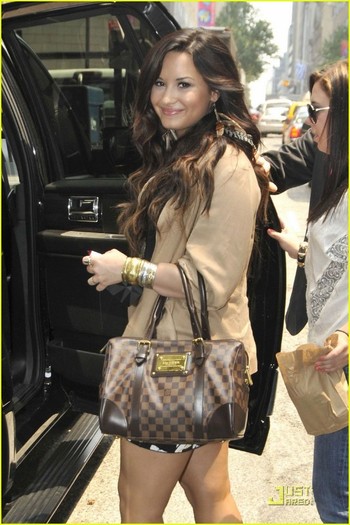demi-lovato-manhattan-meeting-02 - disney actress 2