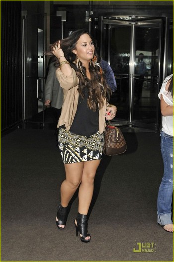 demi-lovato-manhattan-meeting-05 - disney actress 2