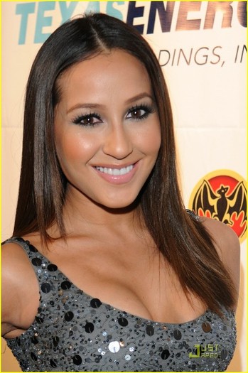 adrienne-bailon-super-bowl-party-06