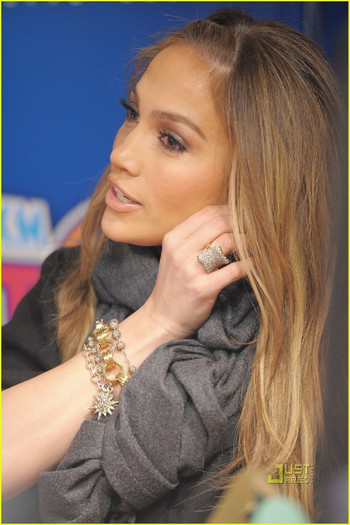 Jennifer Lopez (1) - x - Alfabetul Vedetelor