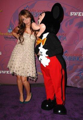 Miley-Ray-Cyrus-1224319923 - MILEY CIRUS