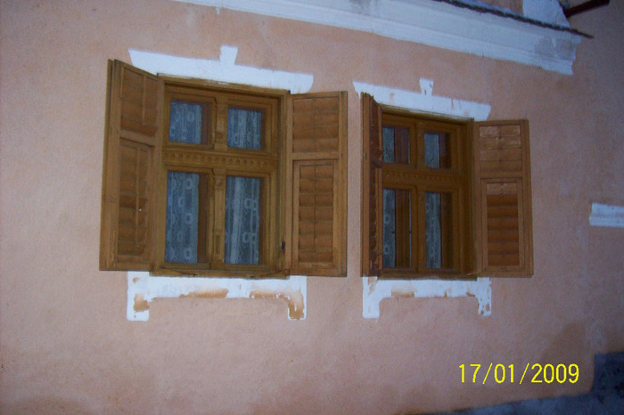 Casa cu  obloane la ferestre din satul Palos. - SATUL  PALOS ARDEAL