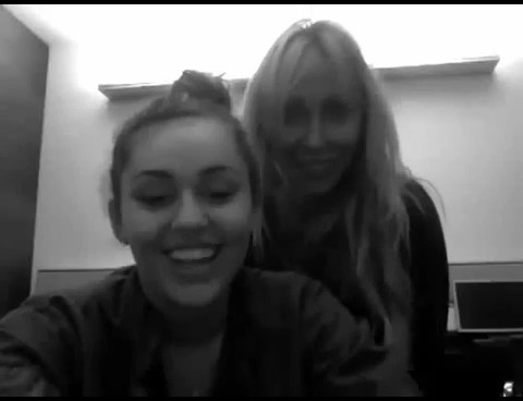 bscap0067 - Miley and Tish Greet Manila