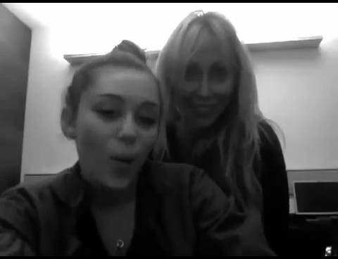 bscap0068 - Miley and Tish Greet Manila