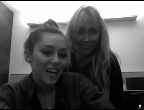 bscap0069 - Miley and Tish Greet Manila