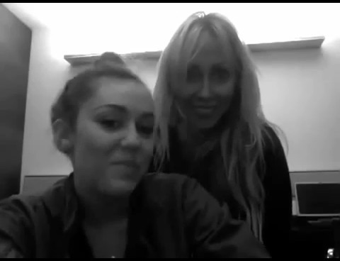 bscap0070 - Miley and Tish Greet Manila