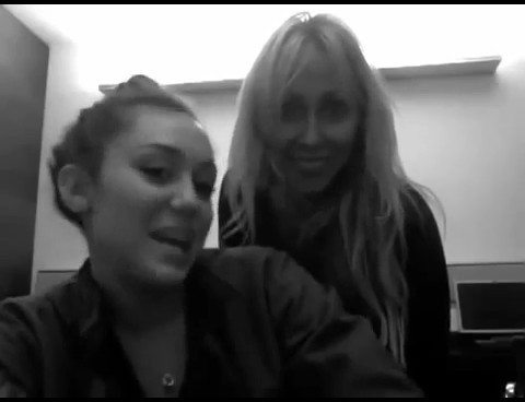 bscap0071 - Miley and Tish Greet Manila